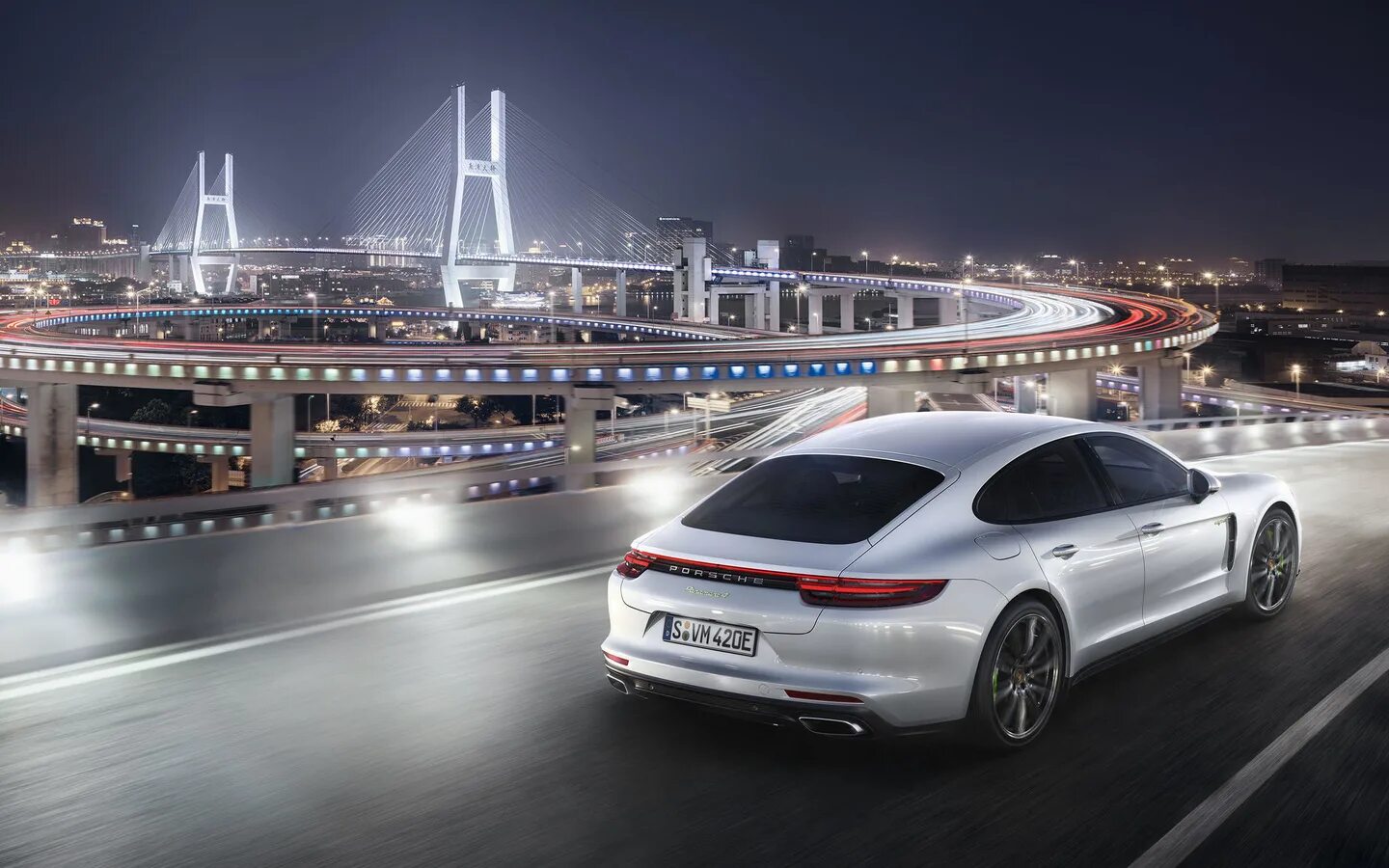 Porsche 911 custom. Порше панамера синий. Порше porsche 911 турбо. Porsche город. Порше панамера ночью.