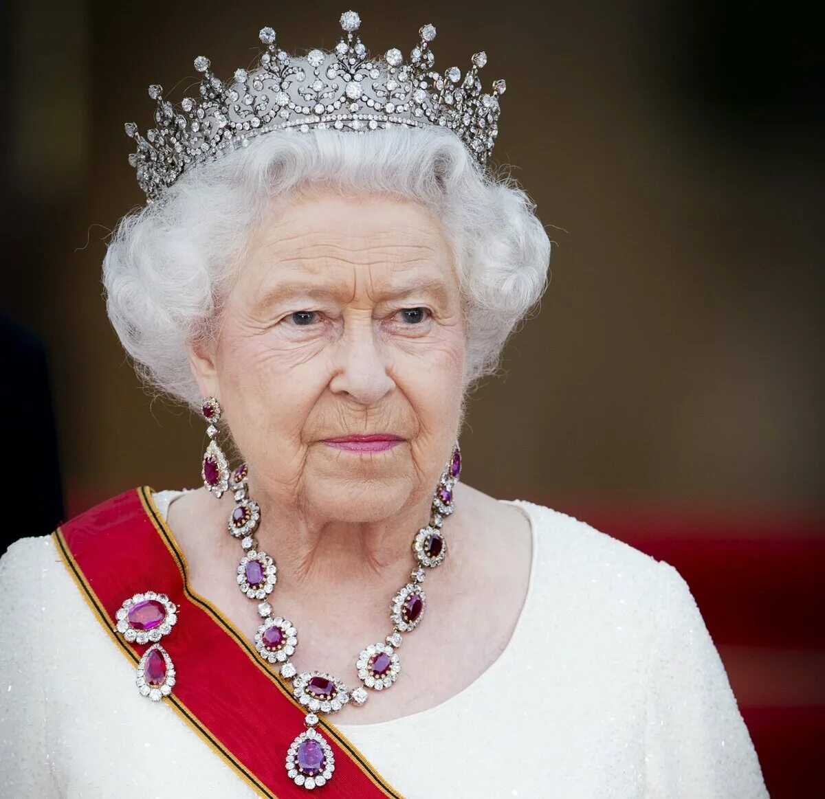 Ii am the queen. Королева Элизабет 2.