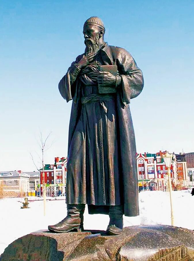 Кул гали поэт. Памятник хади такташу в казани. Шаляпин фёдор иванович памятник в казани. Памятник ф и шаляпину в казани. Памятник габдуллы тукая.