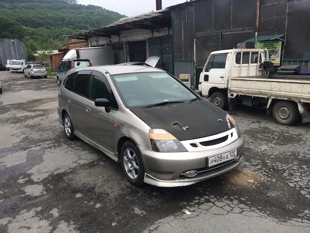 Хонда стрим 2001г. Honda Stream 2001. Honda Stream 2001 2.0. Хонда стрим рн6 с люком. Honda Stream 2001 2.0 тюнинг.