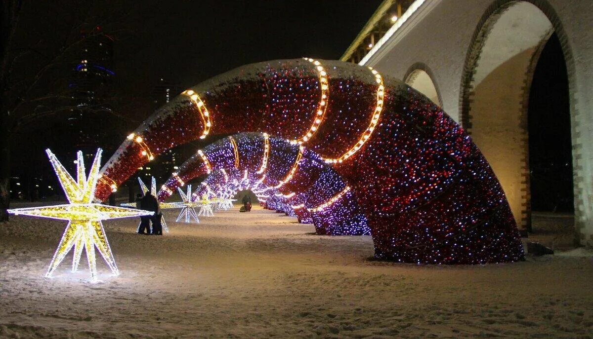 Акведук в москве зимой 2025. Новогодний ростокинский акведук. ростокинский акведук 2025. ростокинский акведук зимой 2025. ростокинский акведук зимой 2025.