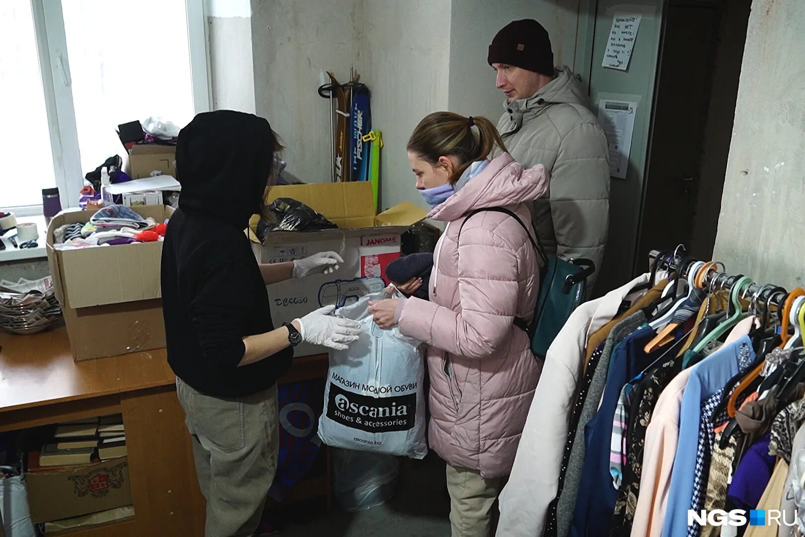 старая одежда. вещи для малоимущих. сбор одежды. одежда для малоимущих. вещи на благотворительность.