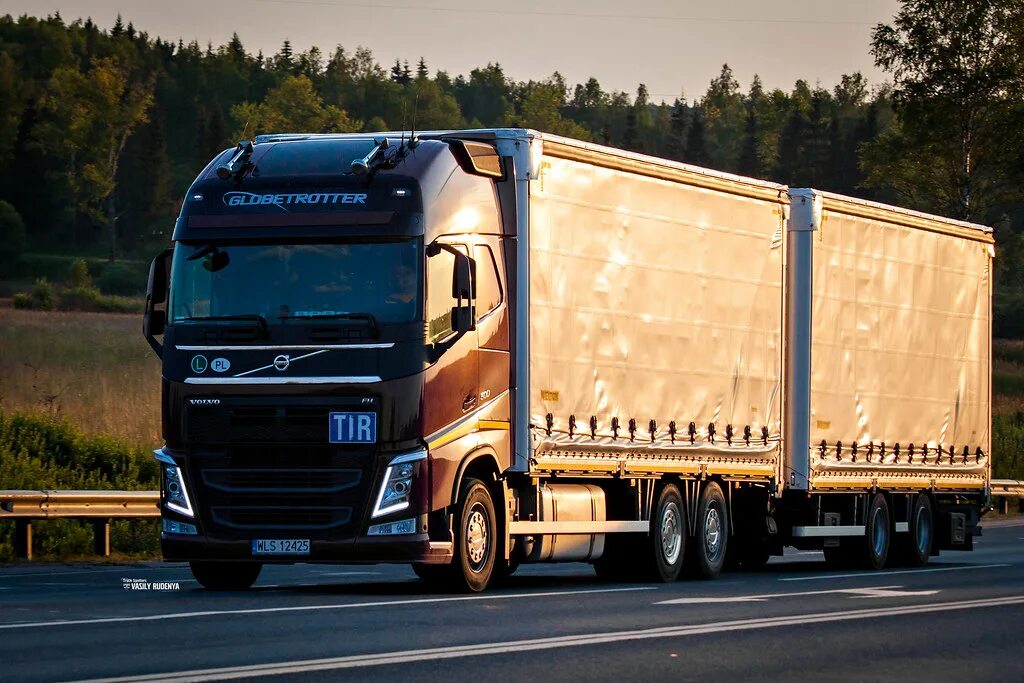 Автопоезд вольво. Volvo FH 120 кубов. Автопоезд Вольво FH 120 кубов. Вольво Тандем 120 кубов. Volvo FH 4.Тандем.