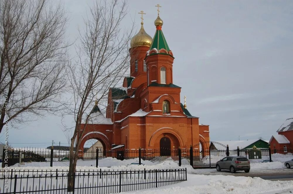 Приход больший. Церковь поселок Новосергиевка. Храм Новосергиевка Оренбургская область. Храм Сергия Радонежского Первомайский район Оренбургская область.