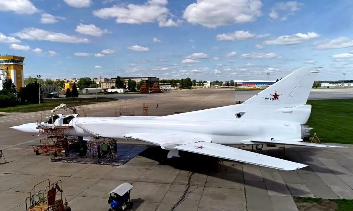 Ту 22м3 сверхзвуковой самолет. Ту-22м3 сверхзвуковой самолёт. Ту-22м3. Бомбардировщик ту-22м3. Ту22мз бомбардировщик.