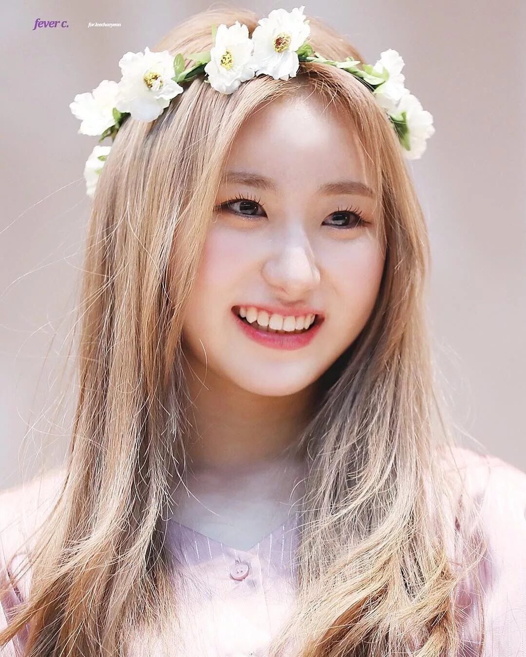 Ли чеен и черен. Izone Chaeyeon. Izone Чеен. Ли чэён Izone. Ли чеён iz one.