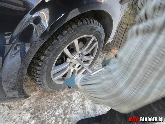 Прием колесо проблем. Бьют колеса. Приора в грязи. Бьют колеса. Взорванное колесо приора.