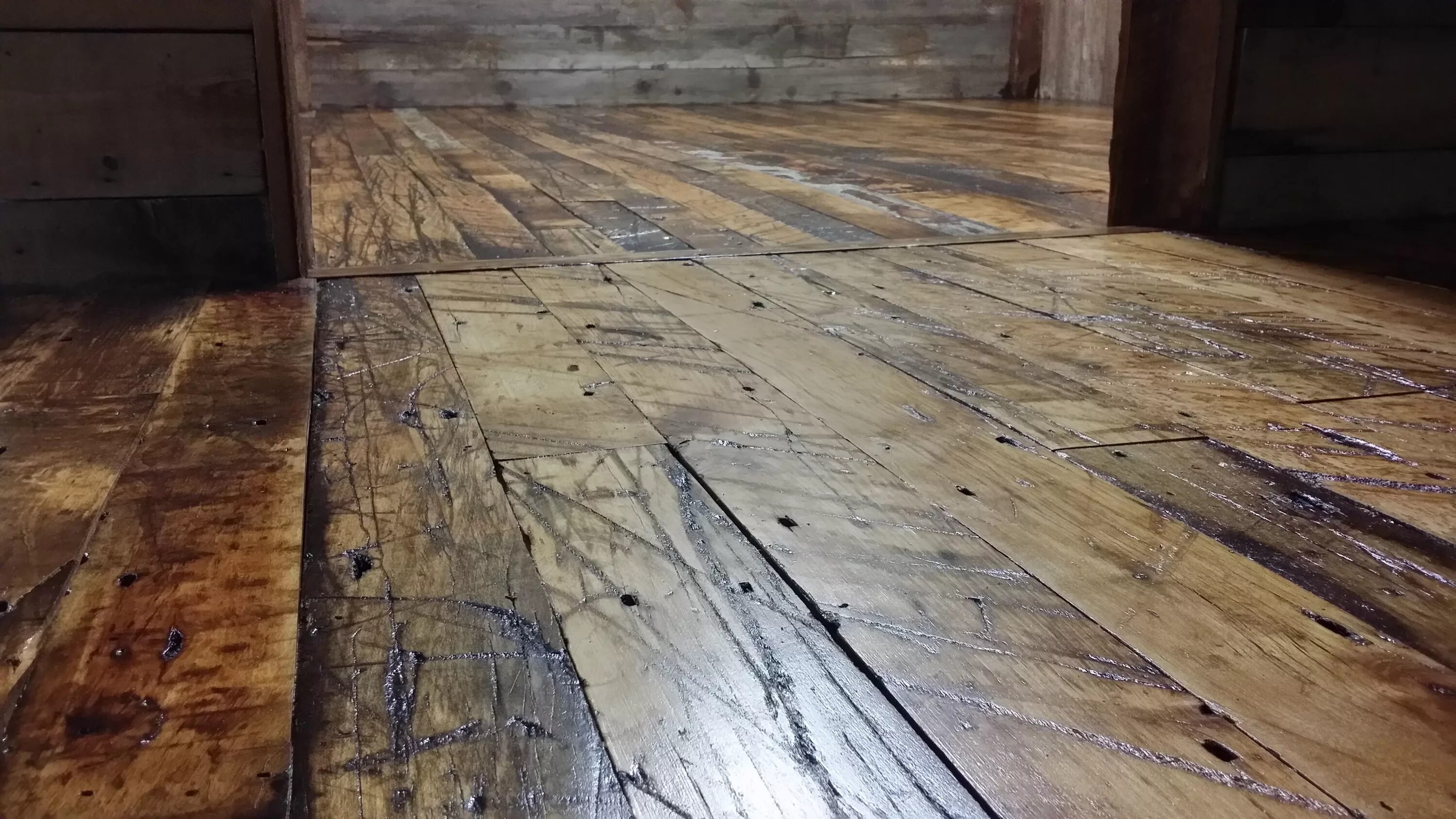 Деревянный пол. Пол из досок. Необычные деревянные полы. Старый деревянный пол.