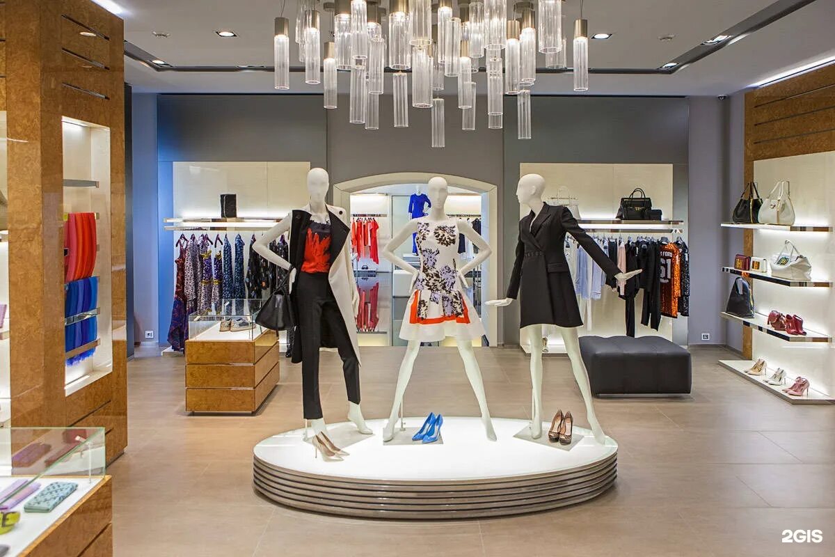 свой бренд одежды. собственный магазин. интерьер магазина одежды. год магазину. витрины магазинов для рендера.