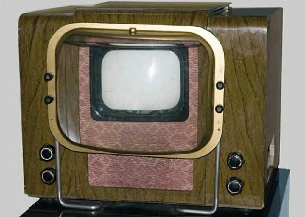 Самый старый телевизор. Первый ламповый телевизор «квн49». Самый старый телевизор. Радий телевизор ссср. Первый советский телевизор квн.