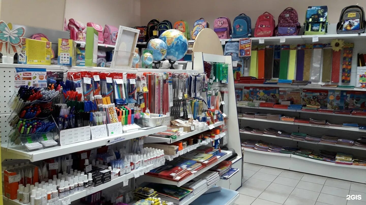 красные канцтовары. канцтовары баннер. б.