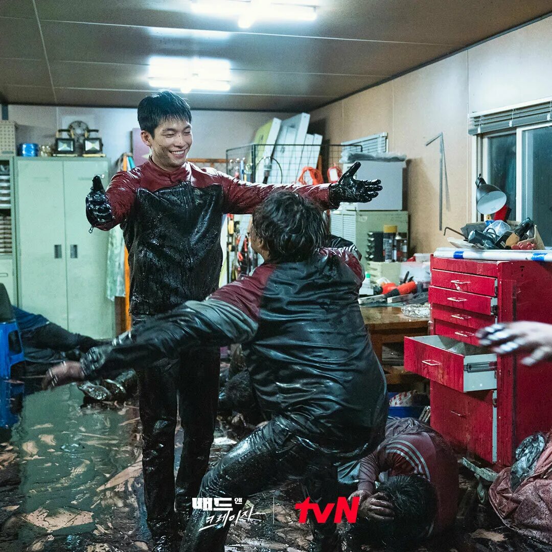 Плохой и сумасшедший дорама 2021. Плохой и сумасшедший дорама 2021. Прийти сумасшедший. Плохой сумасшедший 1. Плохой и сумасшедший корея.