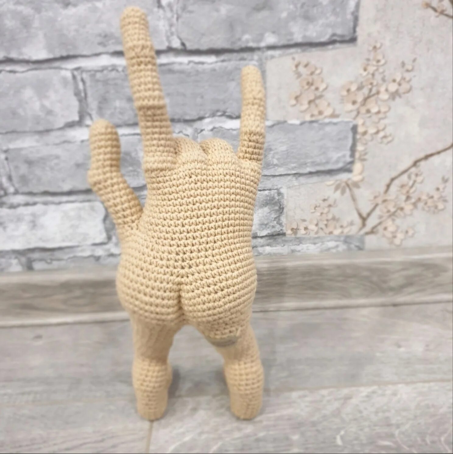 Вязаный рукожоп. Игрушка рукожоп. рукожоп вязаный. рукожоп игрушка крючком. фигурка рукопопа.