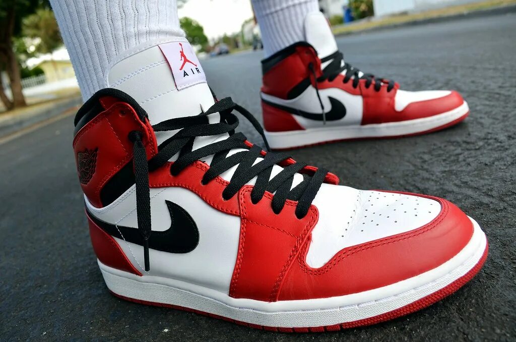 Nike Air Jordan 1. Nike Air Jordan 1 Retro. Nike Air Jordan 1 Chicago. Air Jordan 1 Retro Chicago. Как зашнуровать кроссовки джорданы