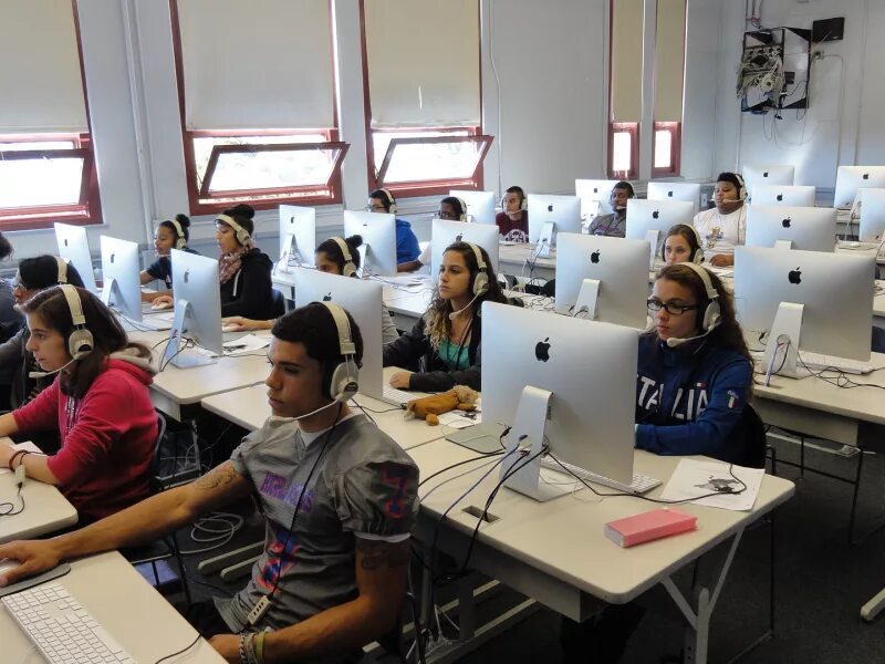 Language learning lab. Language lab app pasos. Языковые школы миас. Компьютерная аудитория. Language lab.