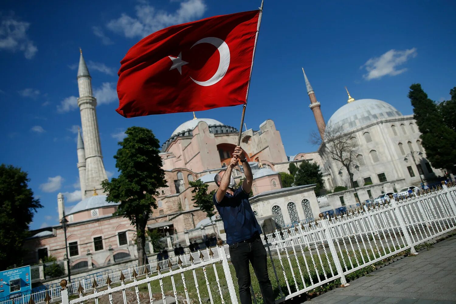 Турция россия стамбул. Турция Султанахмет флаг. Анкара МИД Турции. Президентский дворец Турции. Греция и Турция.