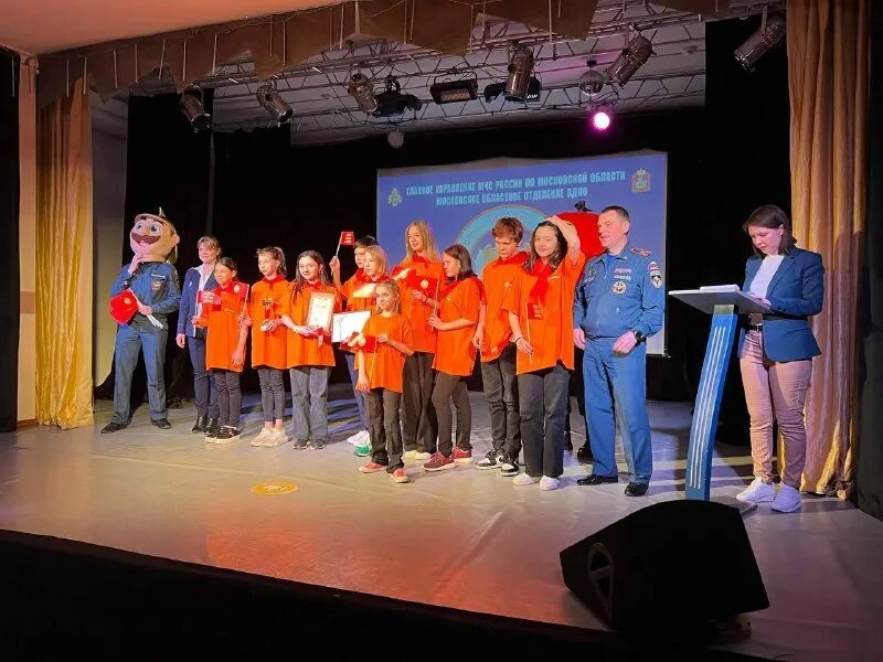 Молодёжный центр электросталь. Электросталь к маркса 23а. Молодёжный центр электросталь. Мурм молодежный центр электросталь. Молодежный центр электростали мастерская кисточка.