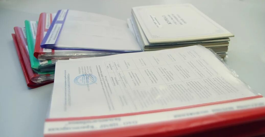 подготовка нормативных документов. стопка документов. подготовка нормативных документов. перечень нормативной документации. подготовка нормативных документов.