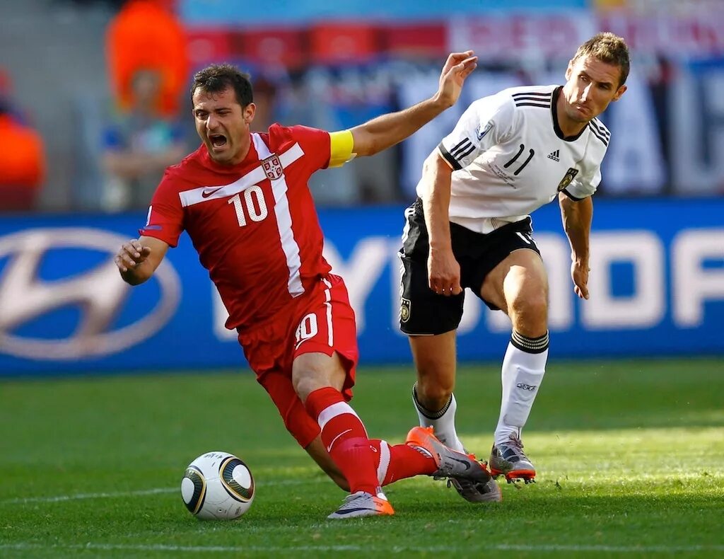 Германия — Сербия — 0:1 2010 Клозе. Австралия — Сербия — 2:1 2010. Германия Сербия футбол. Германия 2010.