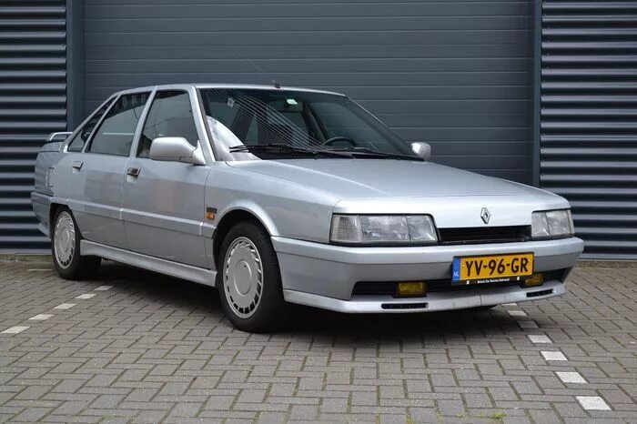 Рено 21 год. Renault 21. Renault 21 Turbo. Renault 21 Turbo Quadra. Renault 21 1990.