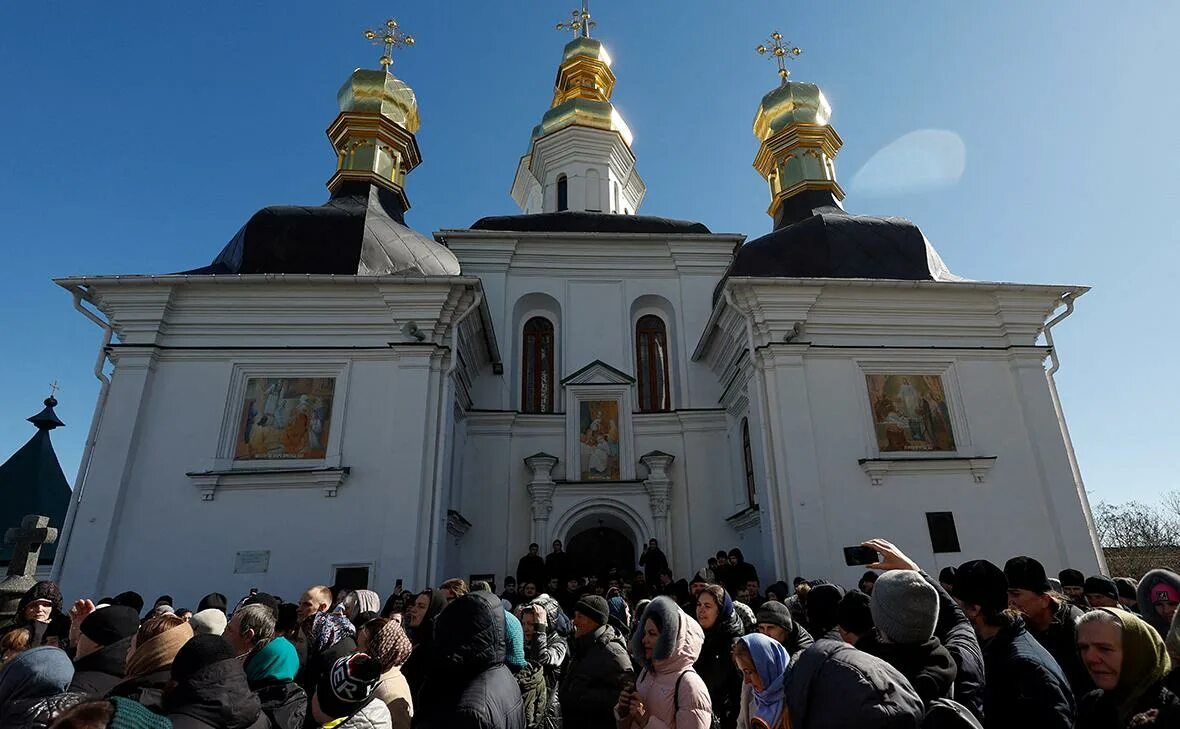 Происходящее в киево печерской лавре. Храм. Происходящее в киево печерской лавре. Киево-печерская лавра раскольники. Православный монах.