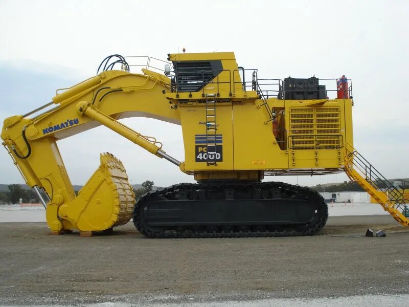 Экскаваторы комацу характеристики. Komatsu pc4000-6. Экскаватор Komatsu pc4000. Komatsu РС-4000. Коматсу PC 4000.