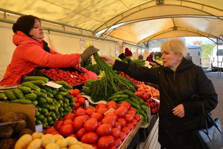 Ярмарка выходного дня в Москве. Перовский рынок продуктовый. Ярмарка выходного дня на Тухачевского. В Москве открылись ярмарки выходного дня.