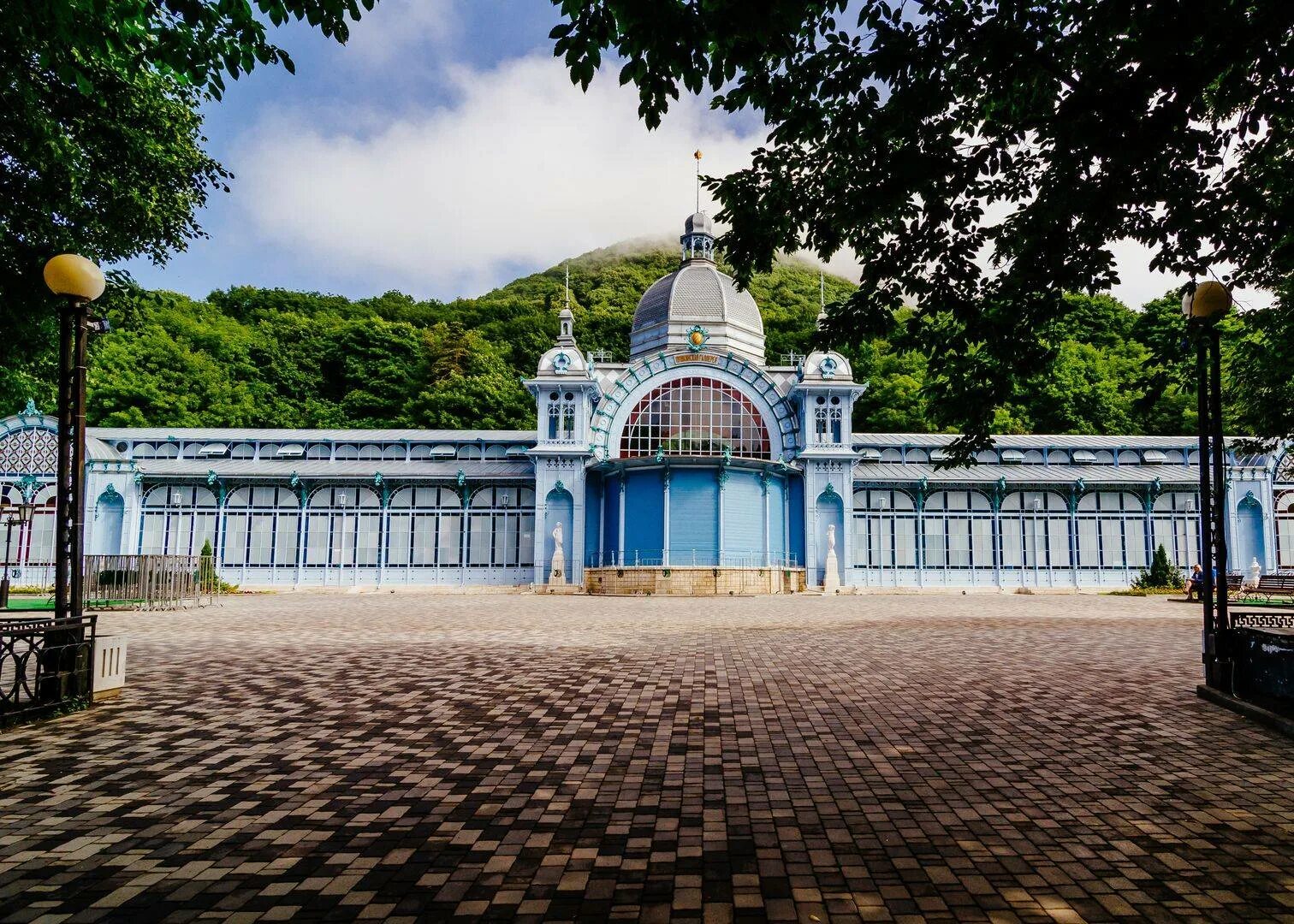 Железноводск пушкинская. Курортный парк Железноводск. Пушкинская галерея Железноводск. Городской парк Железноводск. Железноводск Пушкинская галерея сверху.