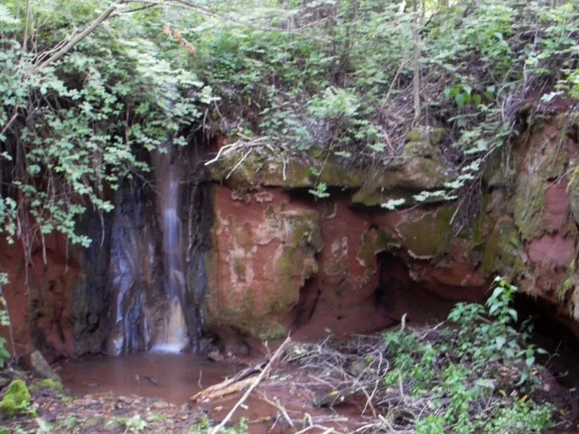 Водопад у деревни Помяловка. Куршино водопад. Водопад деревня Куршино.