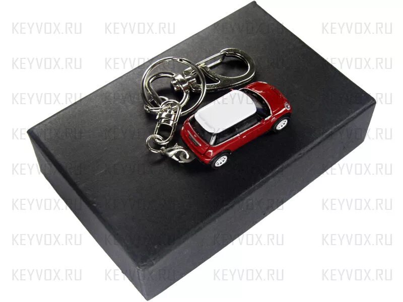 ключи для машины. электромобиль audi tt rs plus. машинка красная с ключиком. автомобильный замок двери. брелок mini cooper one.