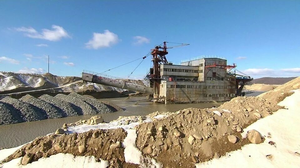 Артели видео. Артель старателей Дражник Звездочка. Драга Артель Дражник. Драга прииск Соловьевский. Драга Бодайбо.