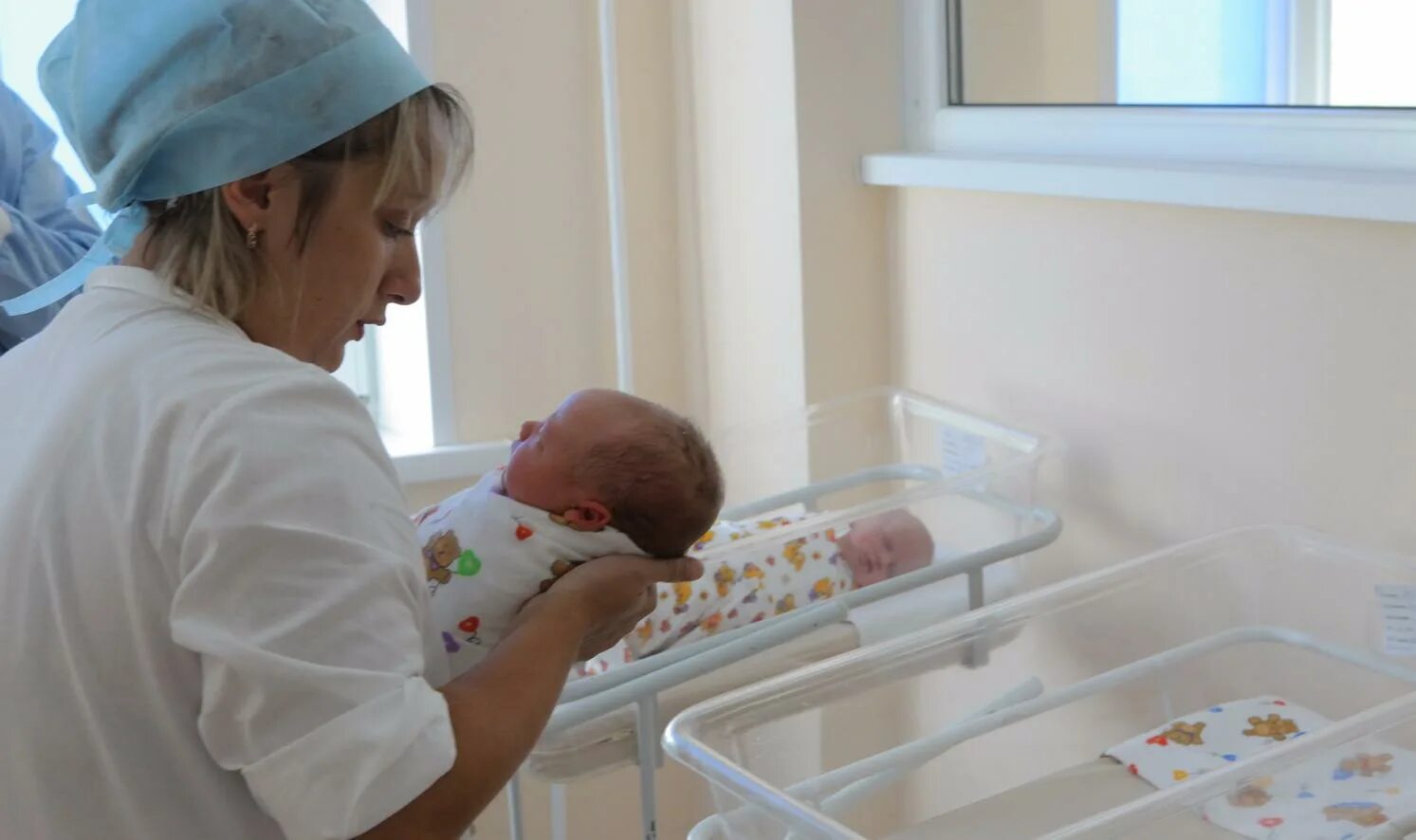 Новосибирск родила ребенка. Родильный дом. Новосибирск родила ребенка. Картинка новорожденному в янао. Детский дом отказники малютки.