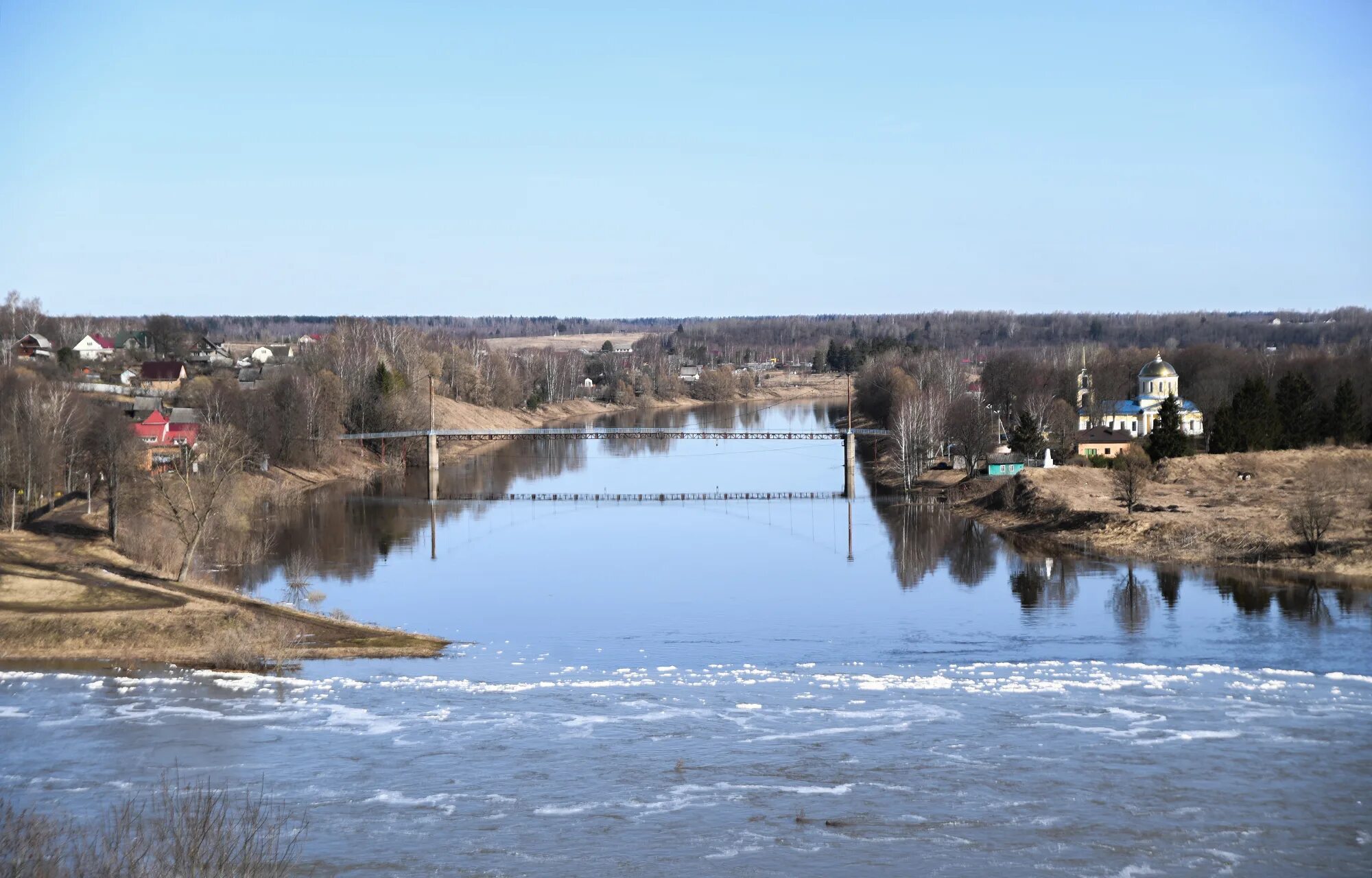 Зубцов тверская область волга. Работа в зубцове. Зубцов пешеходный мост. Работа в зубцове. Работа в зубцове.