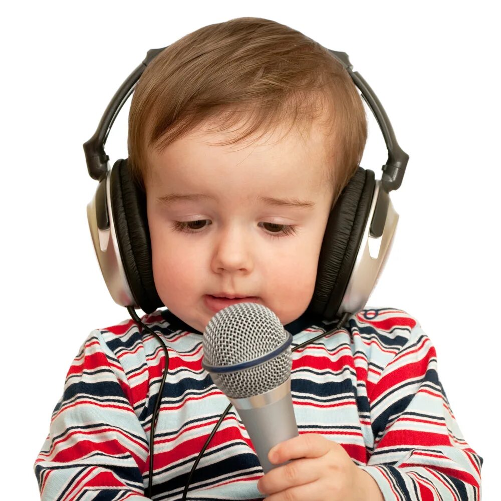 Спокойно петь. Ребенок с микрофоном. Дети поют. Мальчик поет. Мальчик с микрофоном.