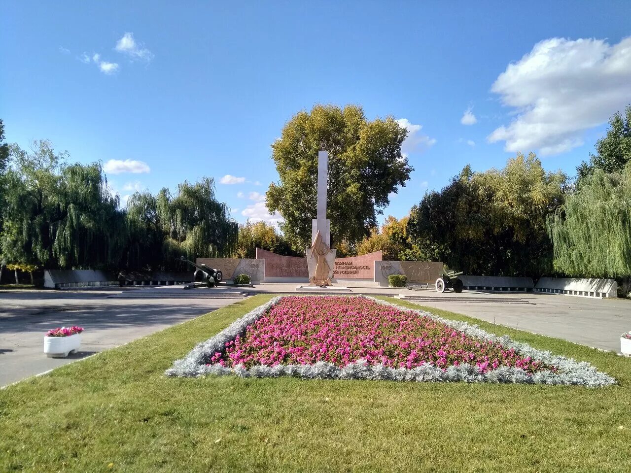 площадь города чапаевск самарская область. годы в городе чапаевск. памятники в чапаевске. чапаевск 2010 год. годы в городе чапаевск.