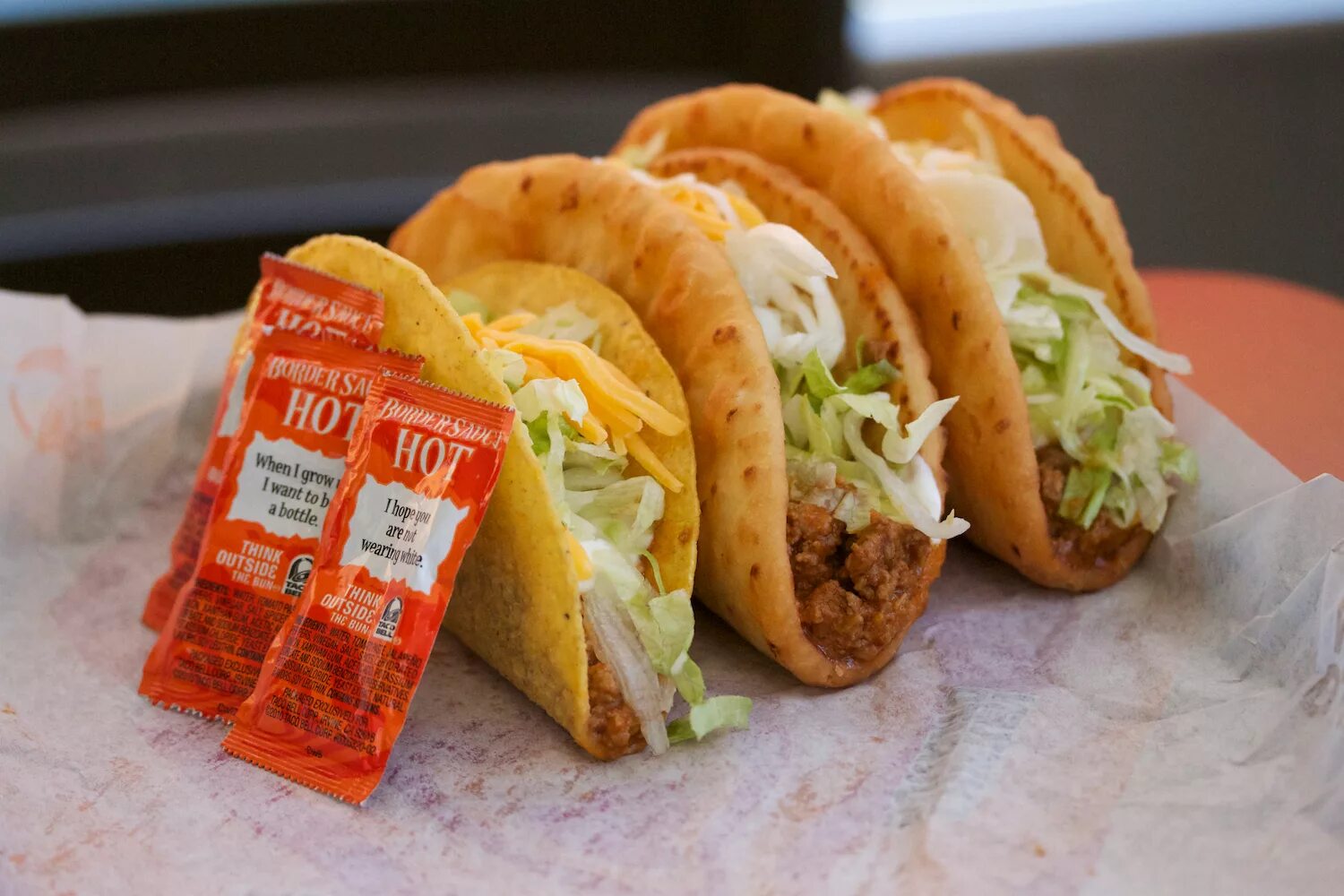 Фаст фуд названия. Taco bell сети быстрого питания. идеи для фаст фуда. тако. испанский фаст фуд.