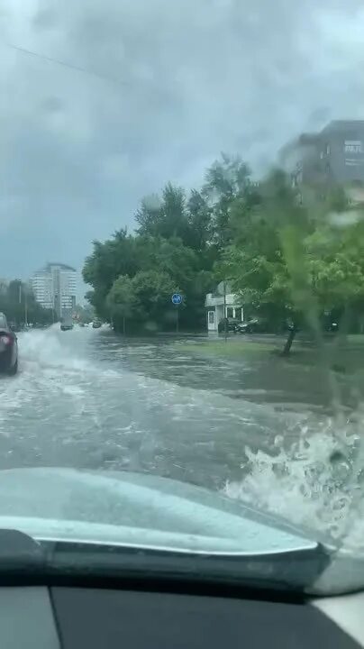 Потоп в тюмени. Тюмень потоп. Тюмень затопило. Дождливая Тюмень. Затопление Тюмени в 1985-.