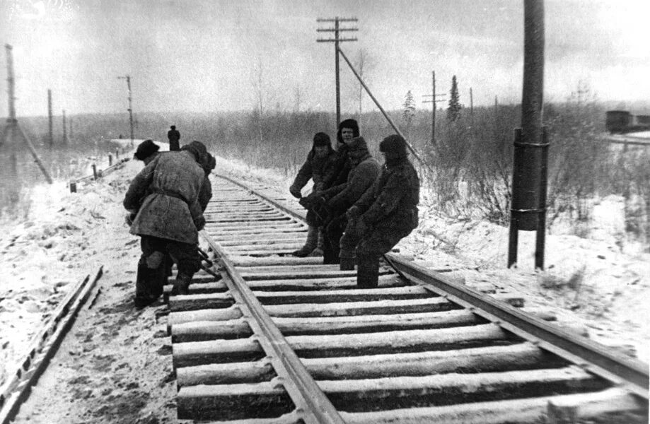 Железная дорога Ижевск Балезино в годы войны. Железная дорога Ижевск Балезино. Железная дорога Ижевск Балезино 1945 год. ЖД дорога Ижевск Балезино. Поезд ижевск балезино