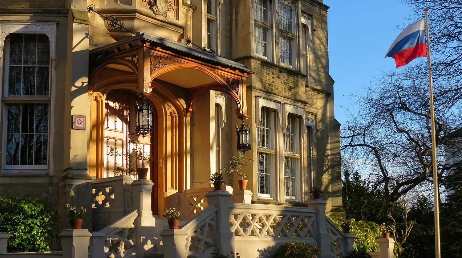 Embassy london. Посольство китая в лондоне. Посольство в лондоне. Посольство в лондоне. Русское посольство в лондоне.
