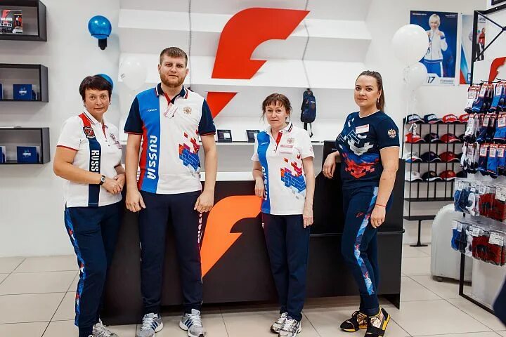 Енисейская 12 омск. Магазин форвард. Магазин форвард в омске. Карла маркса 85/1 омск. Forward спортивная одежда.