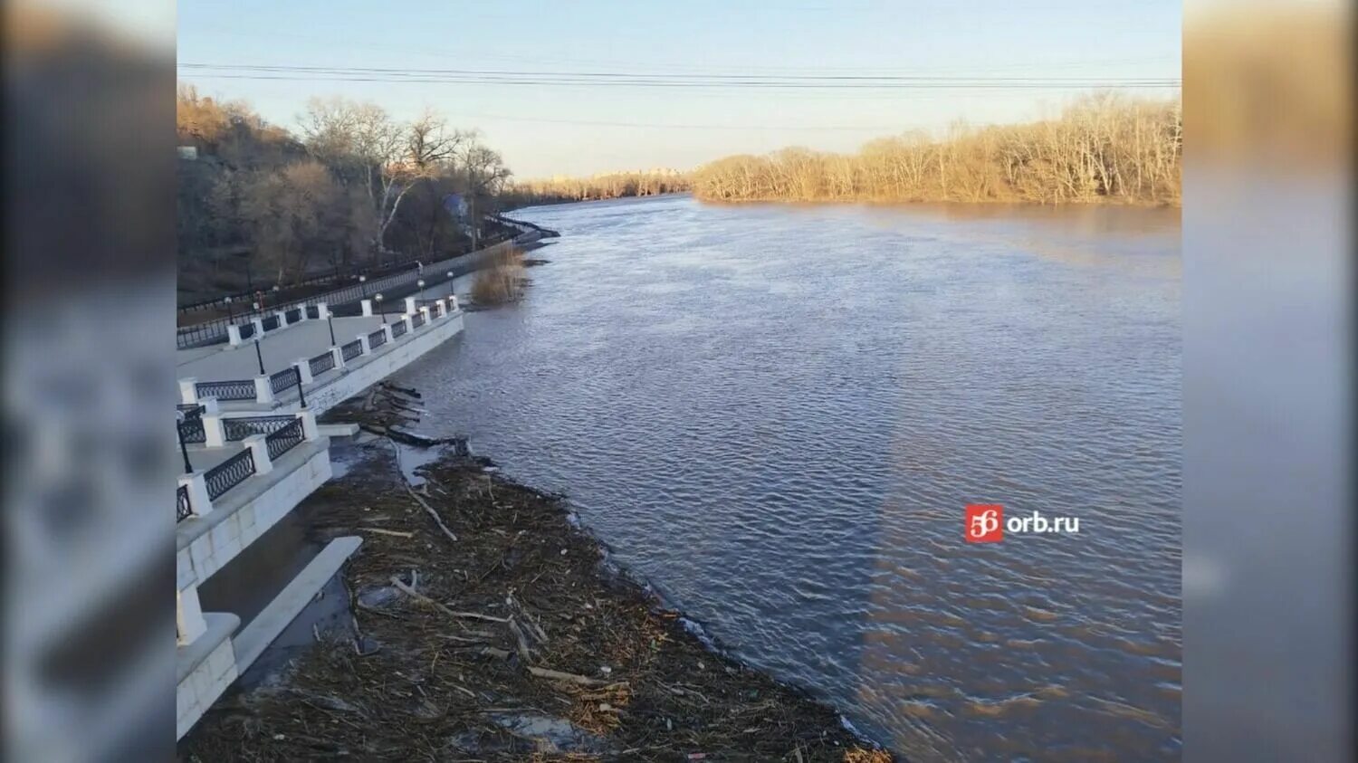 Уровень воды в урале на 10 часов. Набережная Оренбург 2023. Набережная Урала Оренбург 2023. Весенний паводок. Паводок Оренбург.