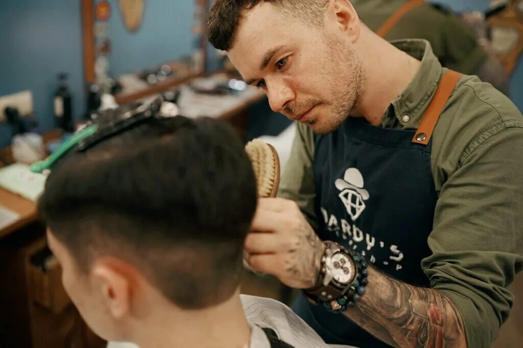 сибирский барбер. барбер батл. абдулло барбер. барбершоп вологда. багратиона 21 г омск парикмахерская.