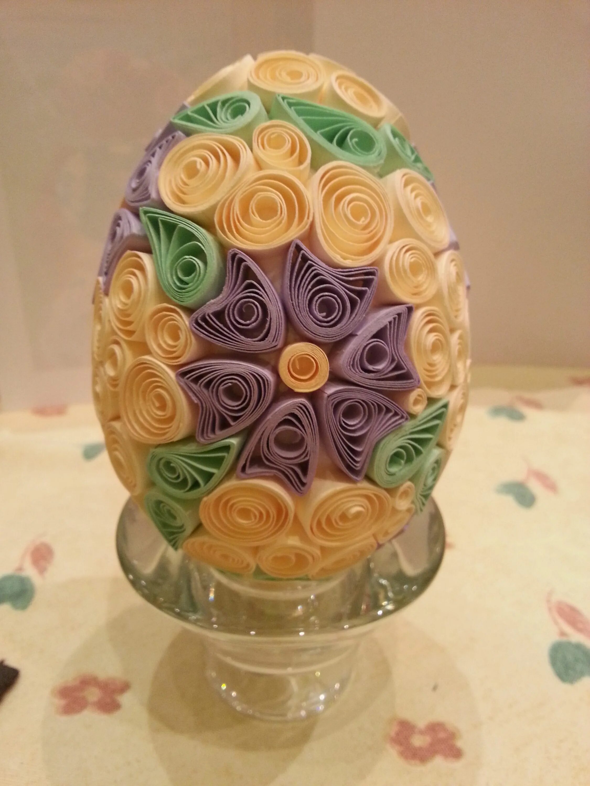 Квилинговые пасхальные яйца. Пасхальное яйцо из квиллинга. Поделка яйцо на пасху. Пасхальное яйцо из квиллинга. Пасхальное яйцо квиллинг.