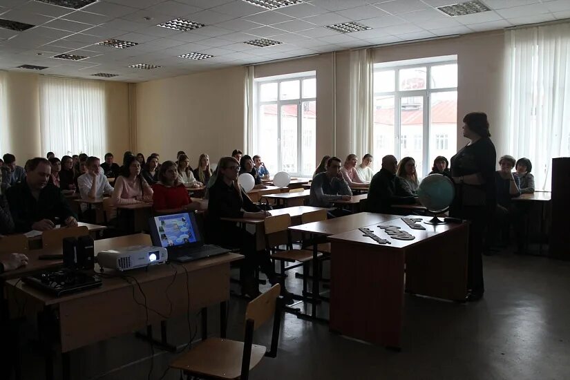 Кгу после 9 класса. Курск государственный университет. кгу курск внутри. радищева 33 курск кгу. кгу факультеты.