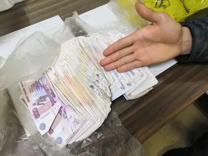 Порванные деньги в магазине