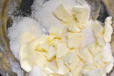 Масло затем добавляем сахар соль