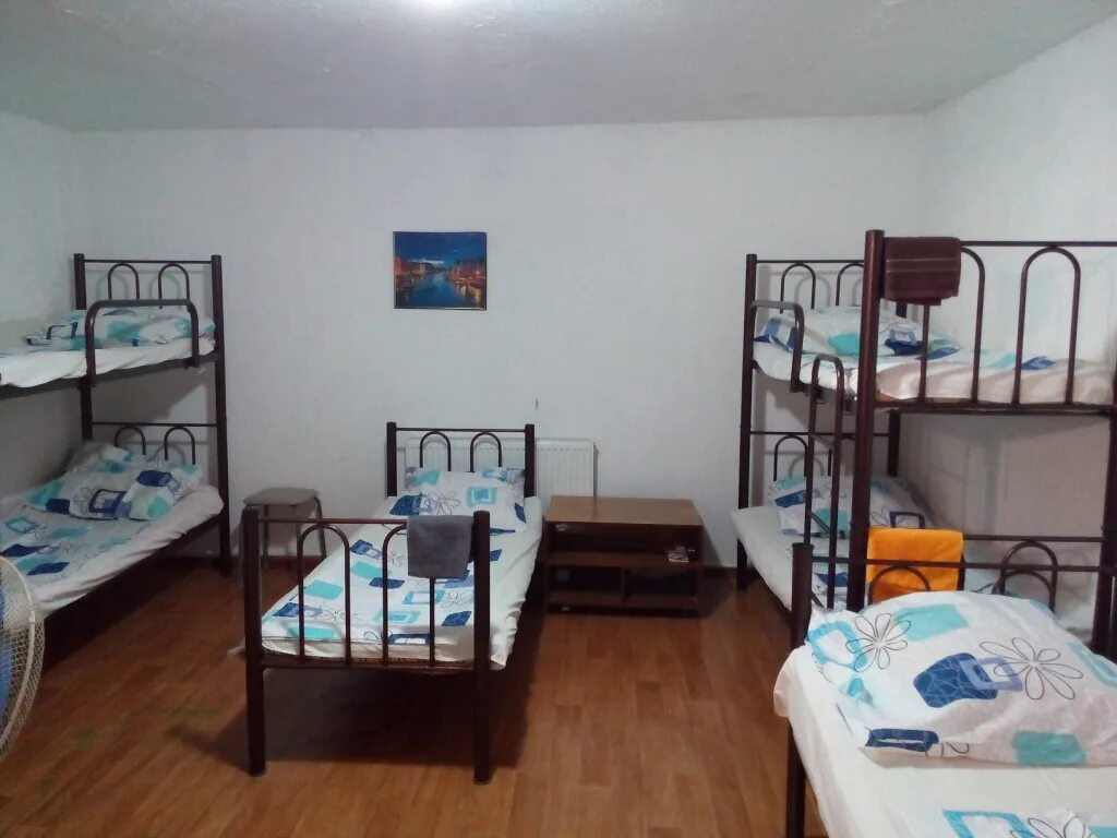 общежитие для рабочих и командировочных в бурштыне в посёлке. снять жилье для рабочих. жилье для рабочих. мытищи ул селезнева 46 хостел. общежитие для командировочных.