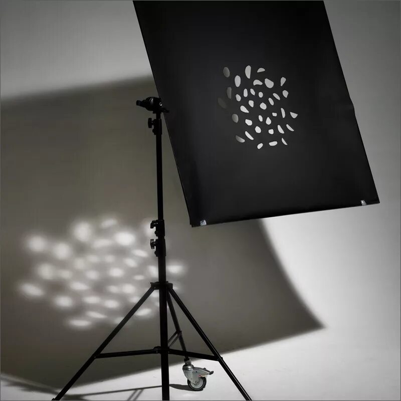 фотосессия игра света. эффект габо. фотосессия лицо тень. маски гобо фотосессия. фотосерия с проектором.