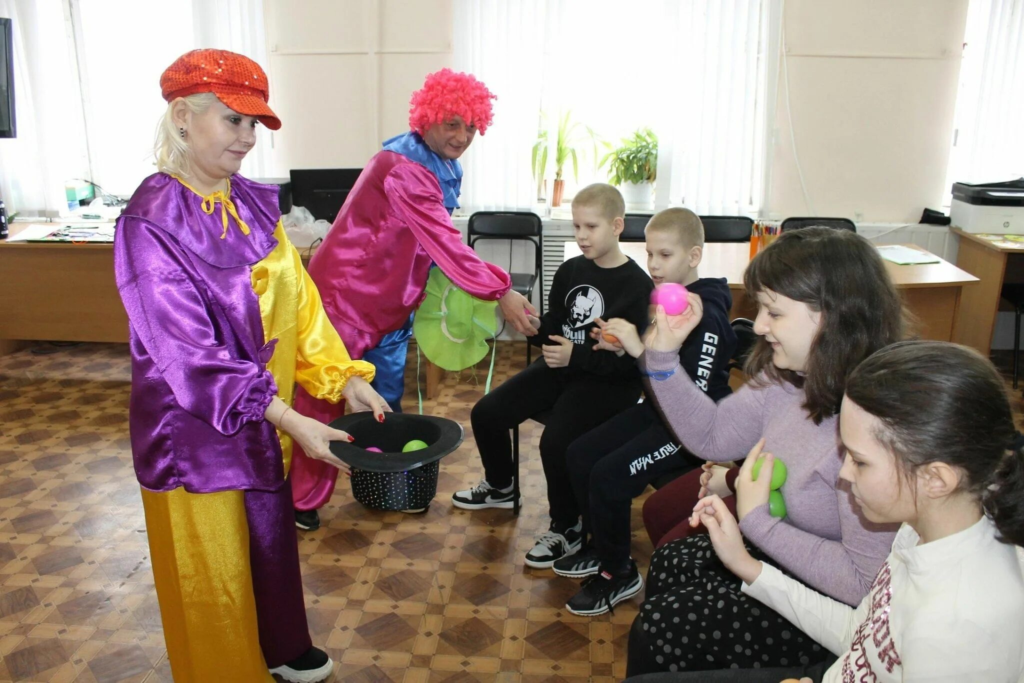 Рассказ в гостях у бабушки поли. Виммельбух для детей. Виммельбух домашние животные. Susan brabeau художник. Рассказ в гостях у бабушки поли.