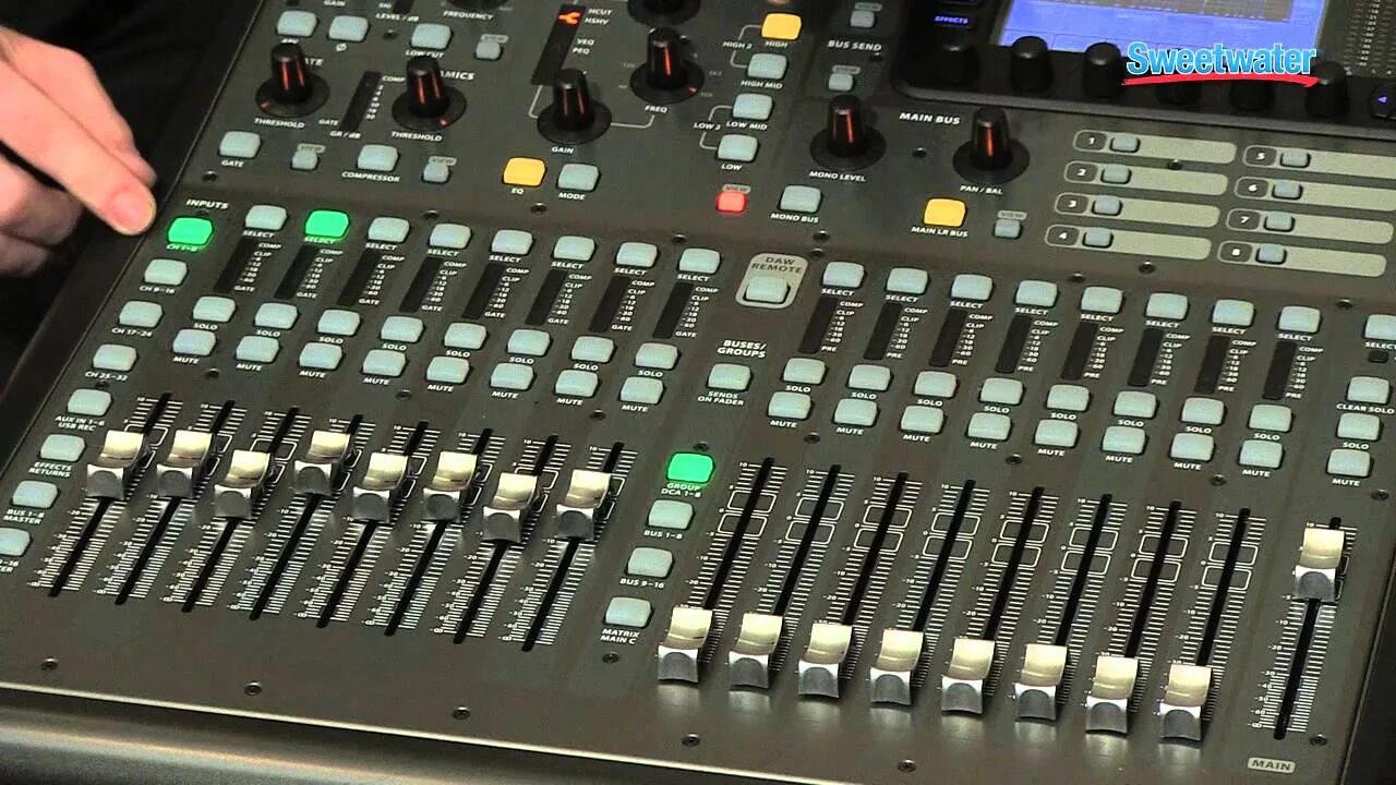 Микшерный пульт behringer x32. Цифровой пульт Беренджер х32. Микшерный пульт Behringer x32 Producer. Микшер Беренджер х32. Беренджер х32 продюсер.